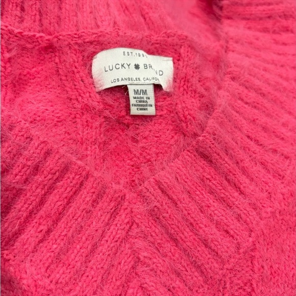 Lucky Brand Women Hot Pink Cable Knit fuzzy Eyelash V Neck size M - Picture 5 of 5